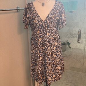 Old Navy Large NWOT Floral V-Neck Dress - Navy and Cream